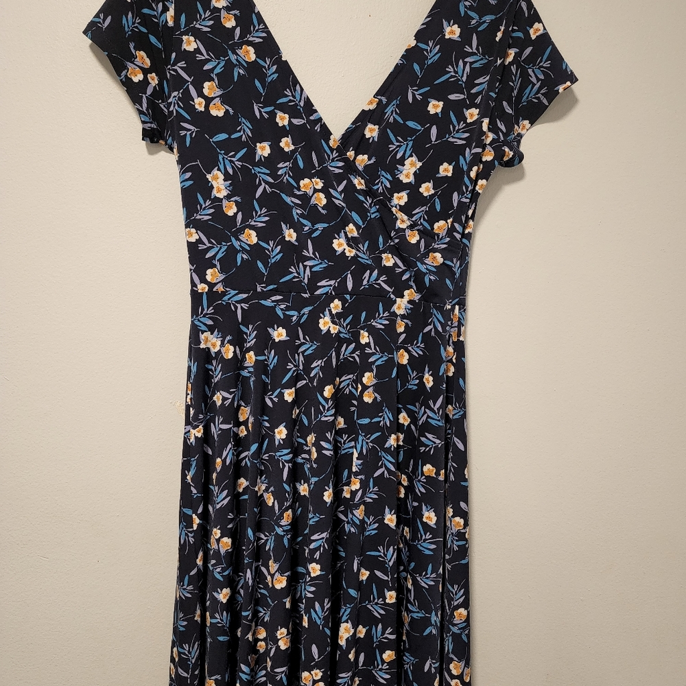 Beautiful dress with flowers in it.